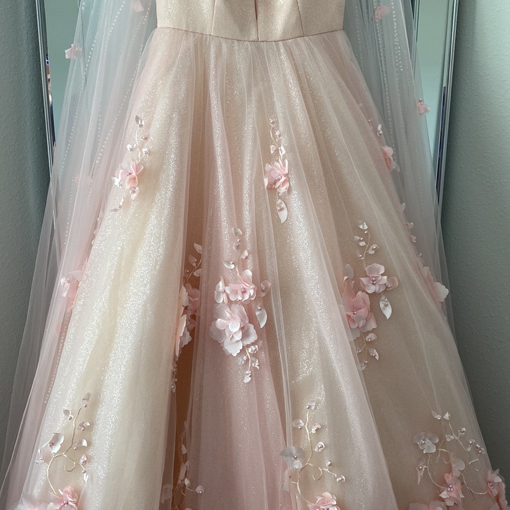 Formal gown/dress - Picture 4 of 16
